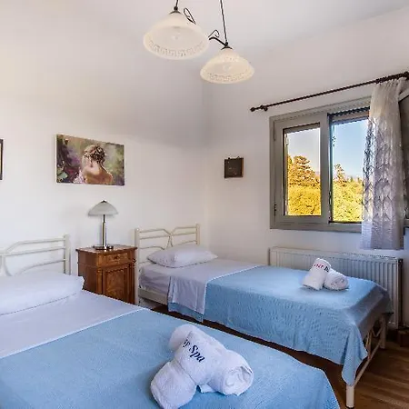 בית נופש Zoumpouli Village *
